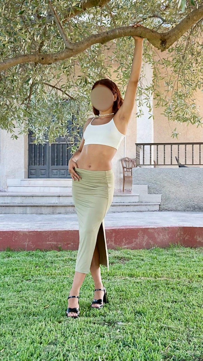 MUY BELLA Y DELGADITA LATINA