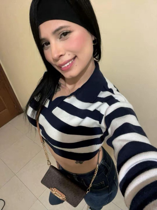 JOVENCITA MUY ATRACTIVA, CONMIGO ALUCINARAS, NOVEDAD CADIZ
