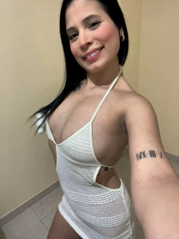 JOVENCITA MUY ATRACTIVA, CONMIGO ALUCINARAS, NOVEDAD CADIZ