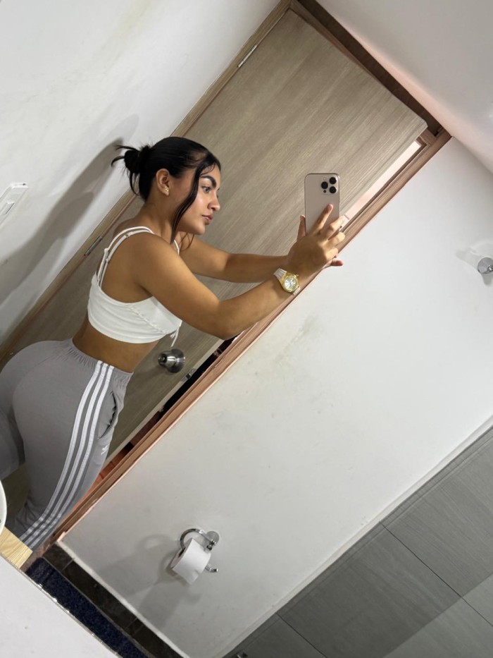 CARIÑOSA Y ESPECTACULAR LATINA