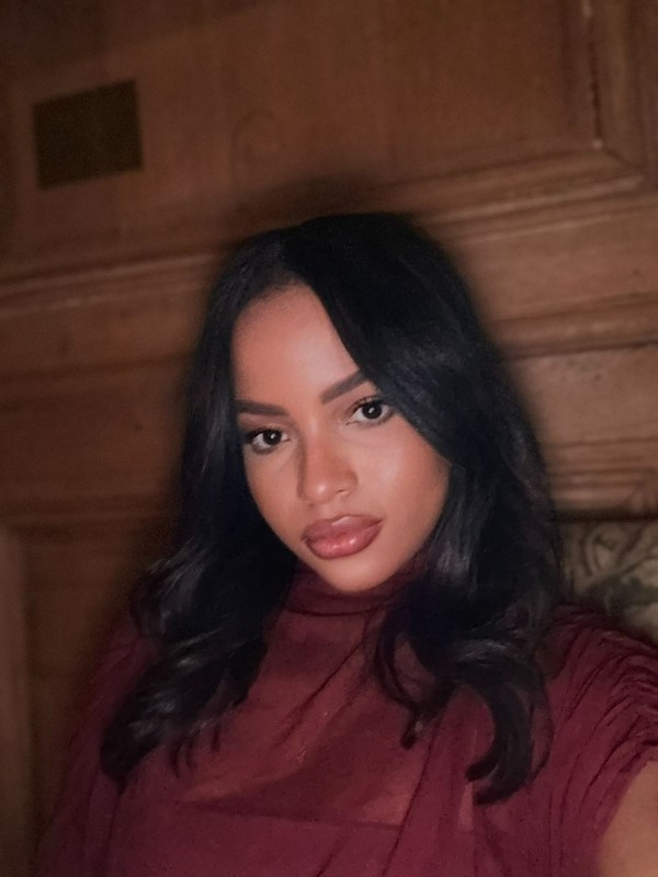 JOVENCITA COLOMBIANA INDEPENDIENTE