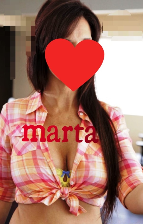 Marta madura elegante y cariñososa