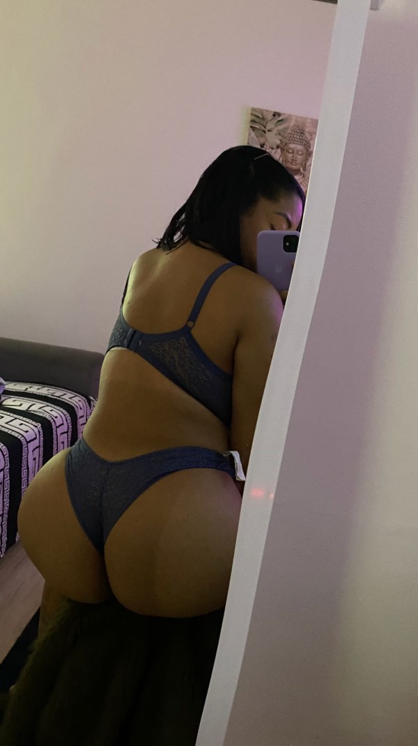 CORAL   SUPER FIESTERA Y CACHONDA