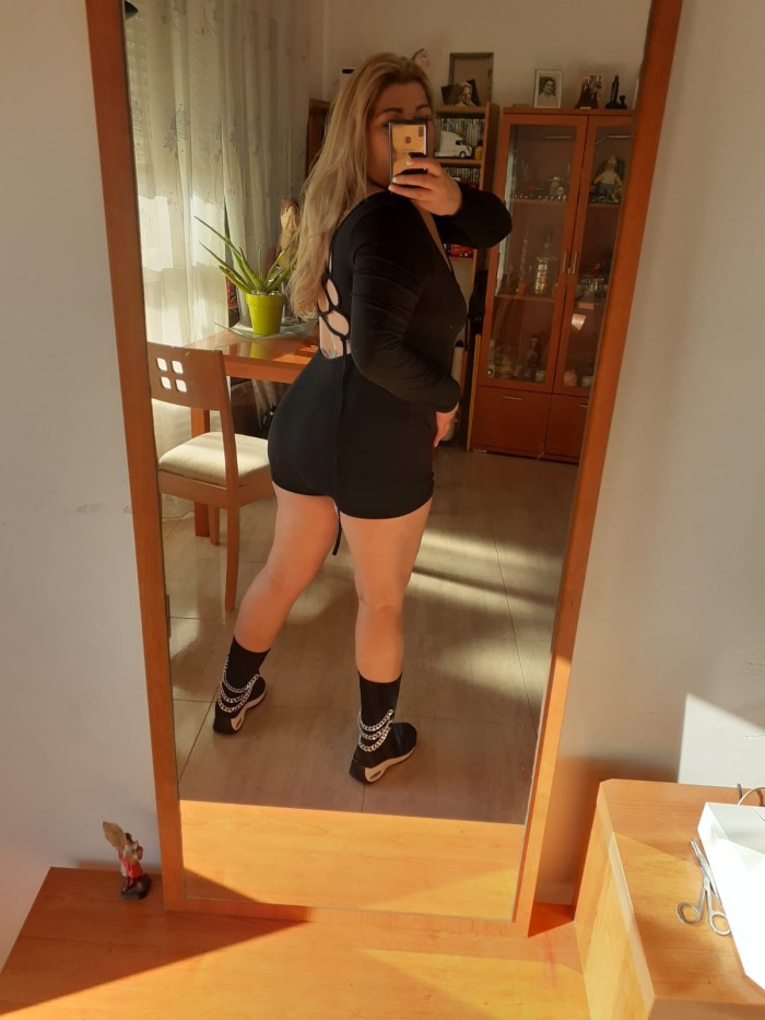 NATHALIA RUBIA DESPIADADA CON GANAS 24H