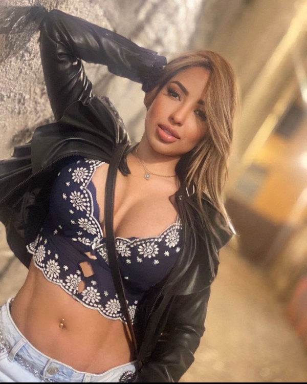 Sara chica ardiente y sexy
