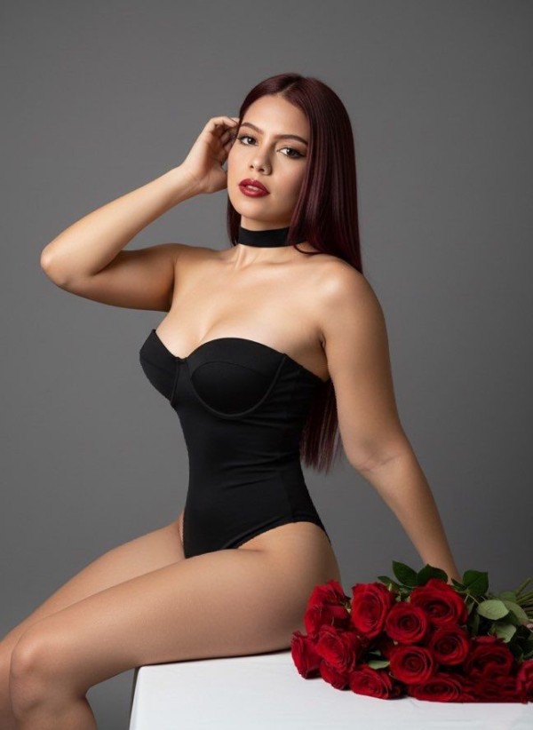 Amiguitas guapas Latinas y Europeas