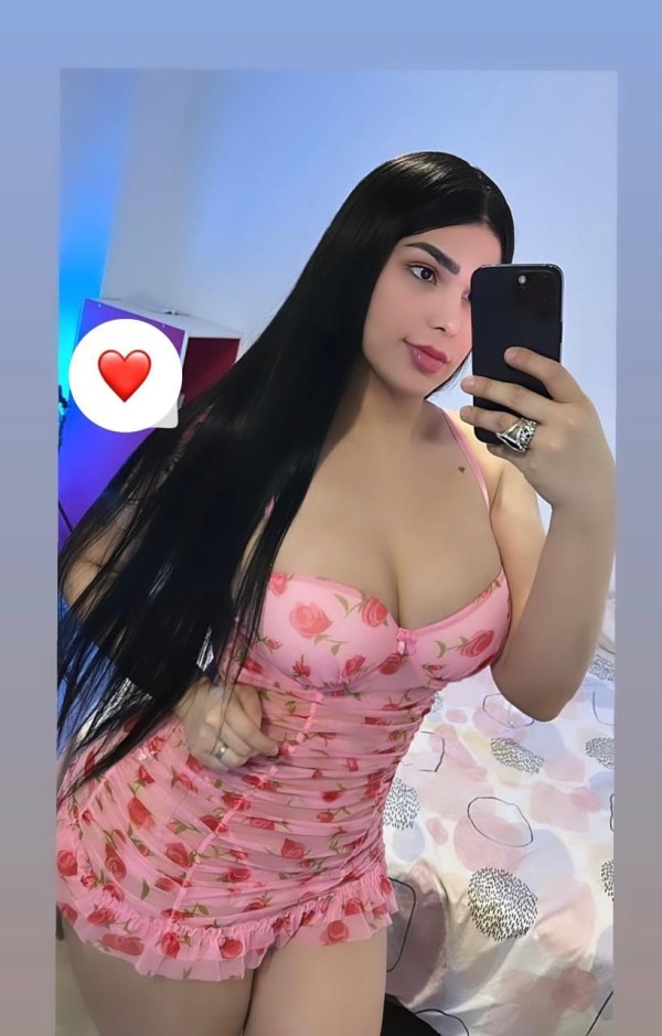 Chica, transexual muy femenina