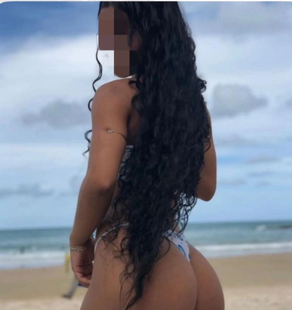 Linda flaca belleza dominante