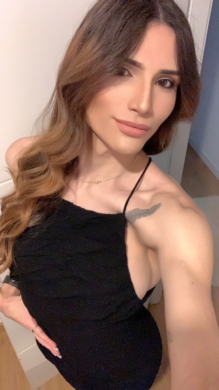 Travesti masaje en camilla terminación con final