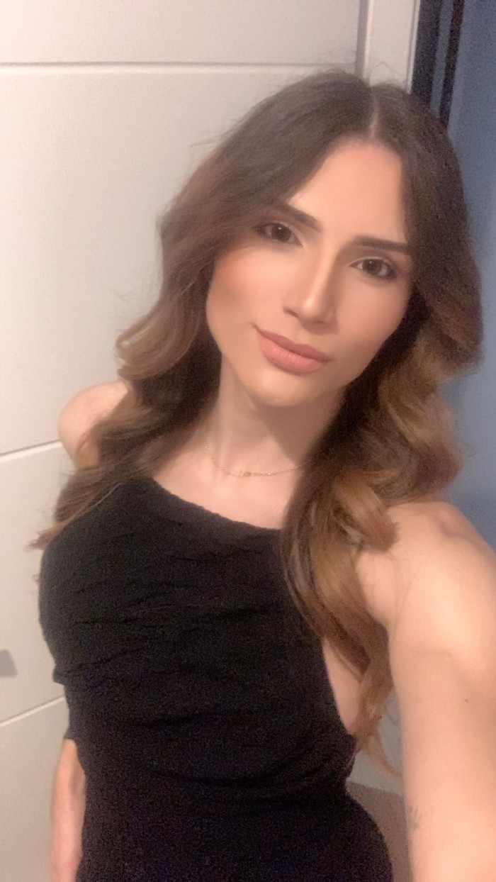 Travesti masaje en camilla terminación con final