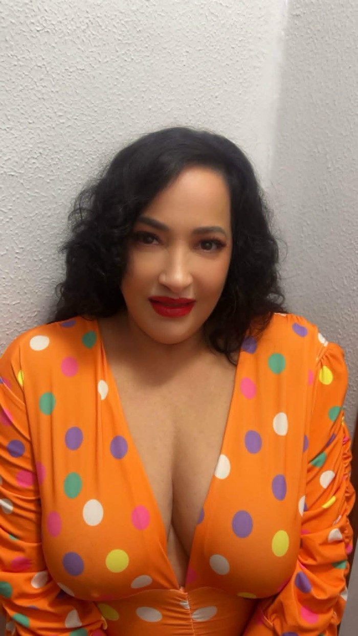 CUBANA MADURA BONITA AMISTAD IMPLICADA