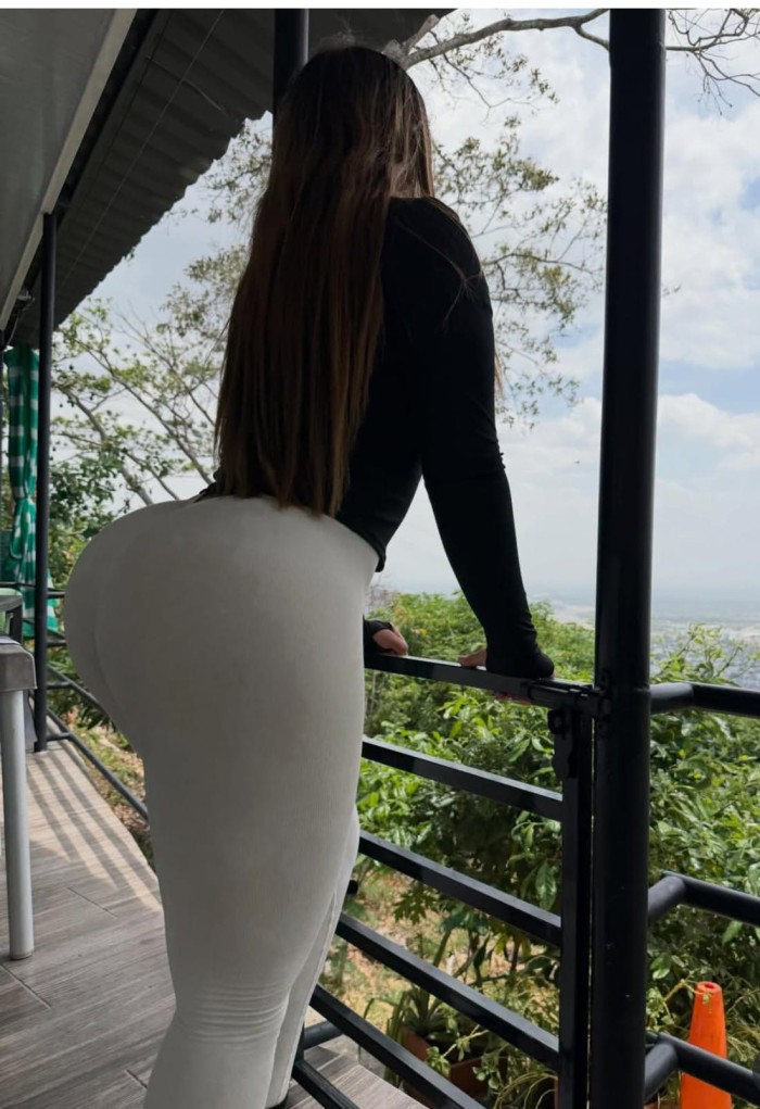ARDIENTE SENSUAL COMPLACIENTE BUENA AMANTE