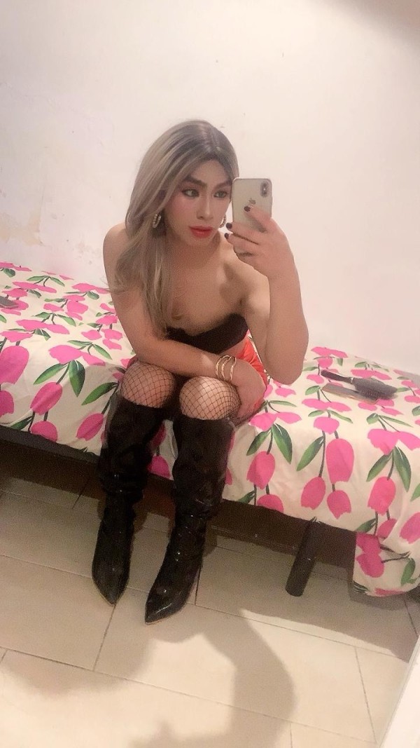 NOVEDAD…RUBIA TRANS NIÑATA FIESTERA Y ME CORRO EN TU BOCA AMOR