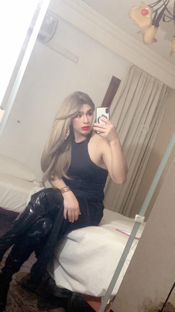 NOVEDAD…RUBIA TRANS NIÑATA FIESTERA Y ME CORRO EN TU BOCA AMOR