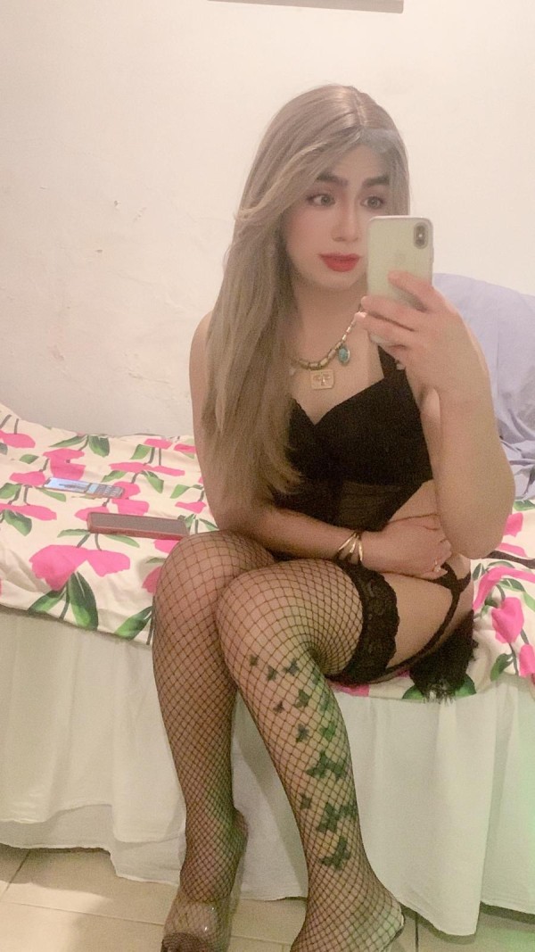 NOVEDAD…RUBIA TRANS NIÑATA FIESTERA Y ME CORRO EN TU BOCA AMOR