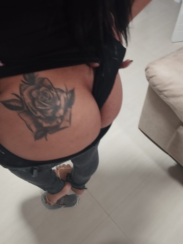 Encantadora delgada GARGANTA PROFUNDA FOGOSA CORRETE EN MIS TETASAS