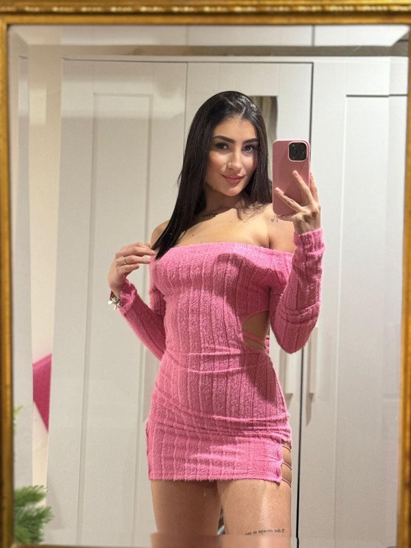 Morena apasionada, recién llegada a la isla 24 hor