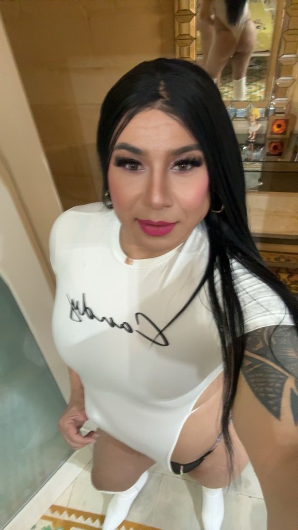 CHICA ALTA LATINA SENSUAL Y FIESTERA. COLOMBIANA VERSÁTIL CAÑERA POLLONA