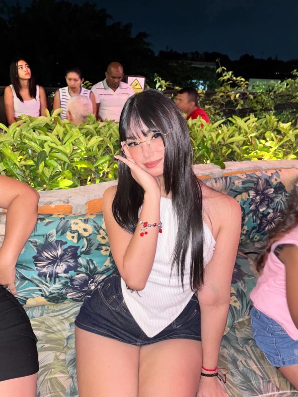 jovencita apasionada mamada profunda sexo guarro piso solo