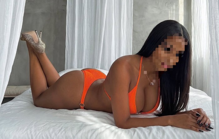 Dania dulce y atractiva