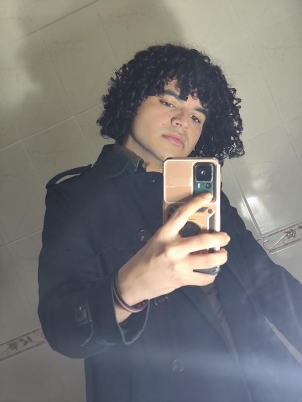 Boy en Jerez. Apasionado y fascinante jovencito en busca de tus risas.