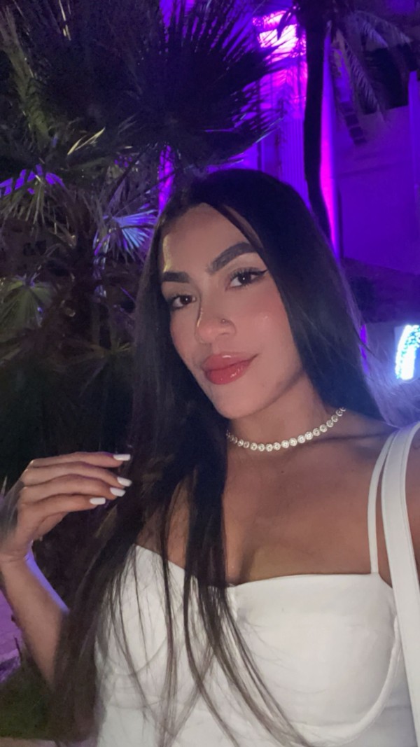 Mi amor hago salidas trabajo en mi piso soy independiente y muy  completita