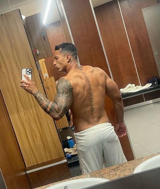 MACHO DE GYM CALIENTE Y CAÑERO