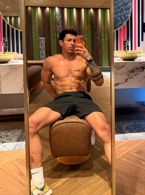 MACHO DE GYM CALIENTE Y CAÑERO