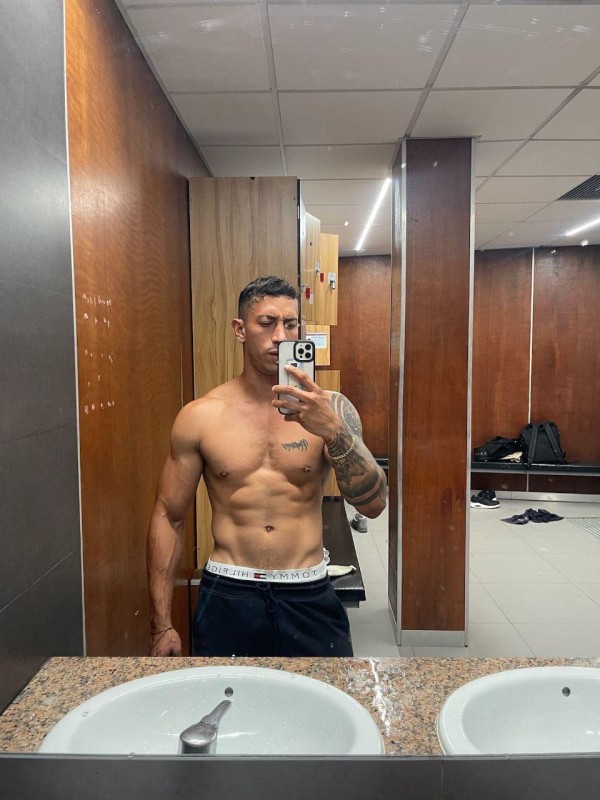 MACHO DE GYM CALIENTE Y CAÑERO