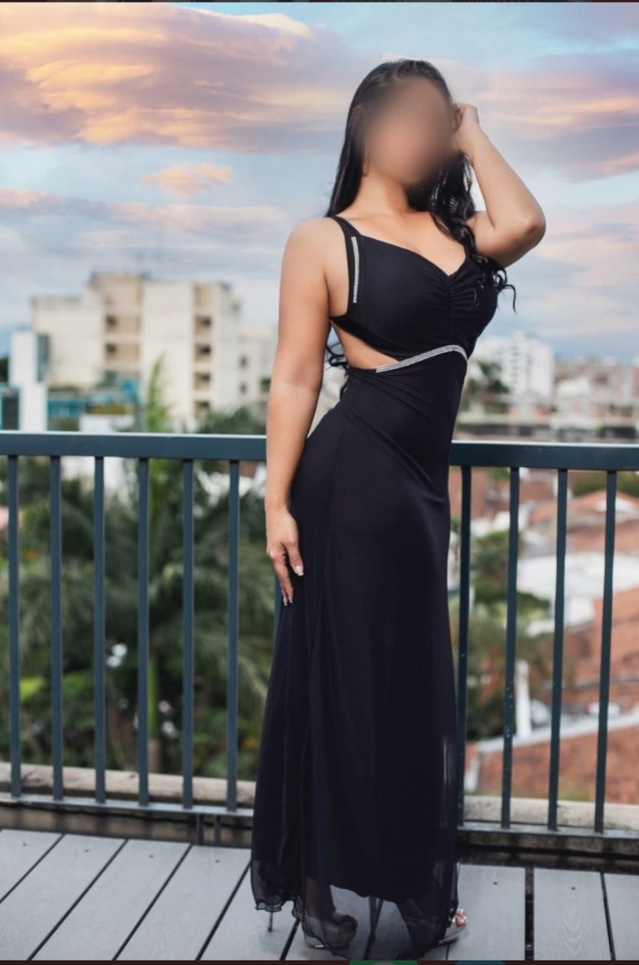 NAIA JOVEN MUJER DELICIOSA