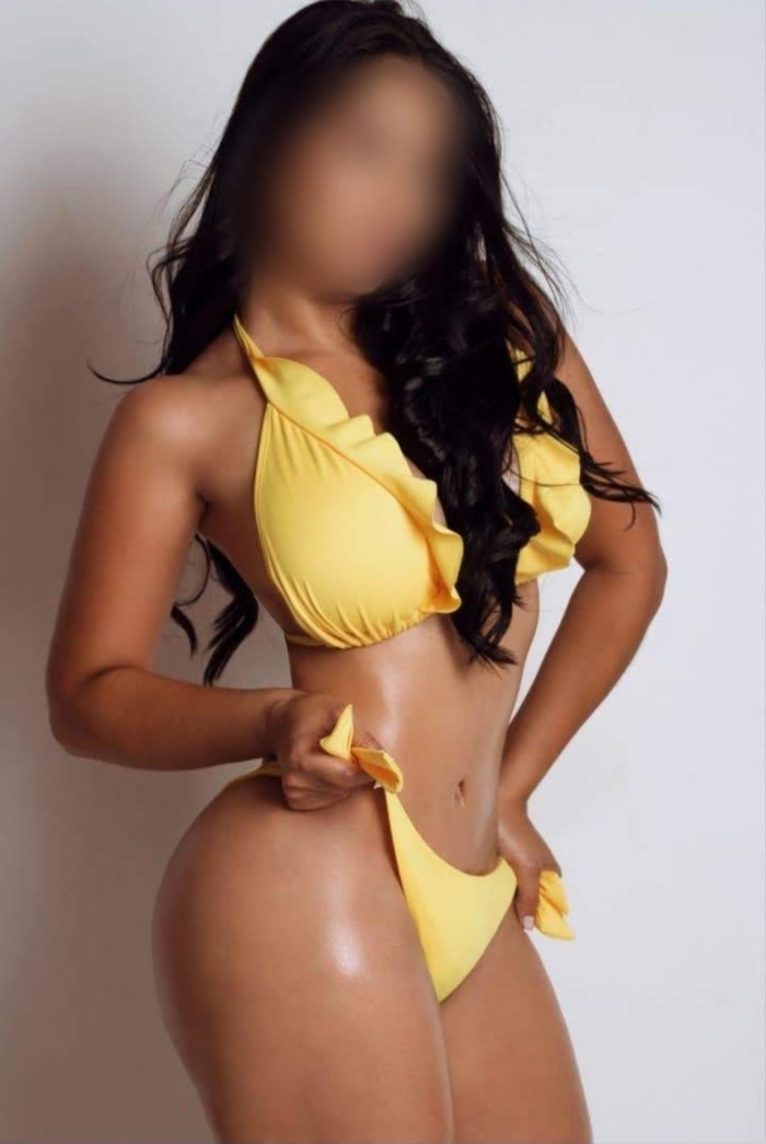 NAIA JOVEN MUJER DELICIOSA