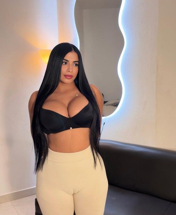 Amber Hermosa Latina implicada