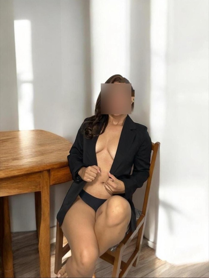 UNA BELLA DIOSA LATINA TODA PARA TI