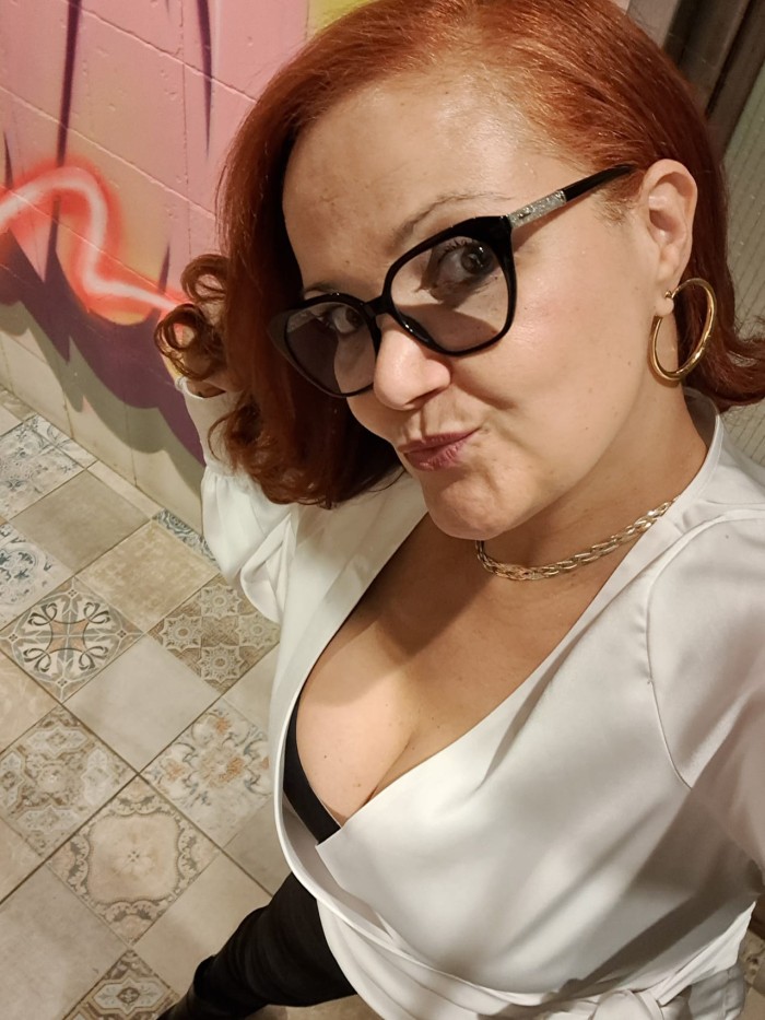 BRASILEÑA ELEGANTE Y FIESTERA EXPERIENCIA