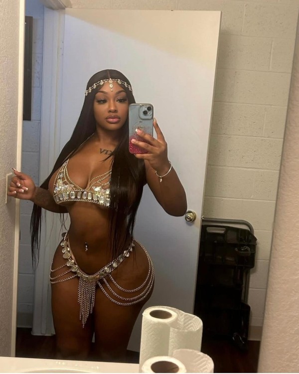 Novedad  en Girona centro Fotos reales 100%, morena cachonda completa 24 hs