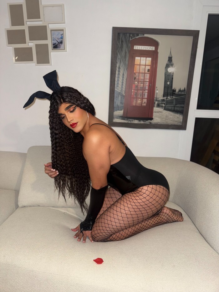 LATINA MASAJISTA CALIENTE