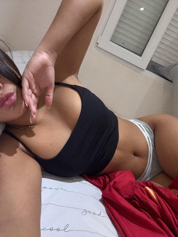 Jovencita dulce de 19 años recien llegada a leon