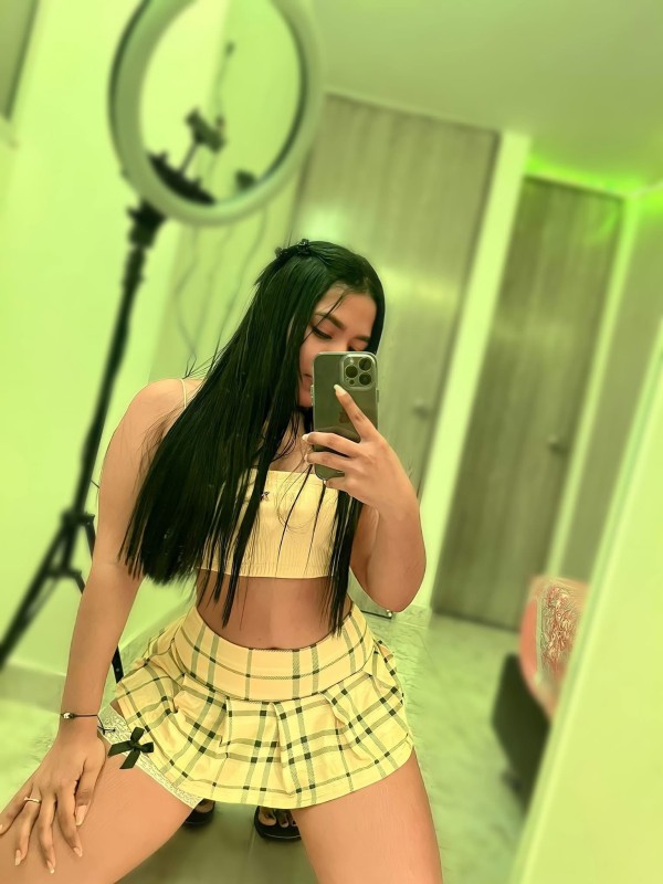 Karina venezolana 22a morena preciosa