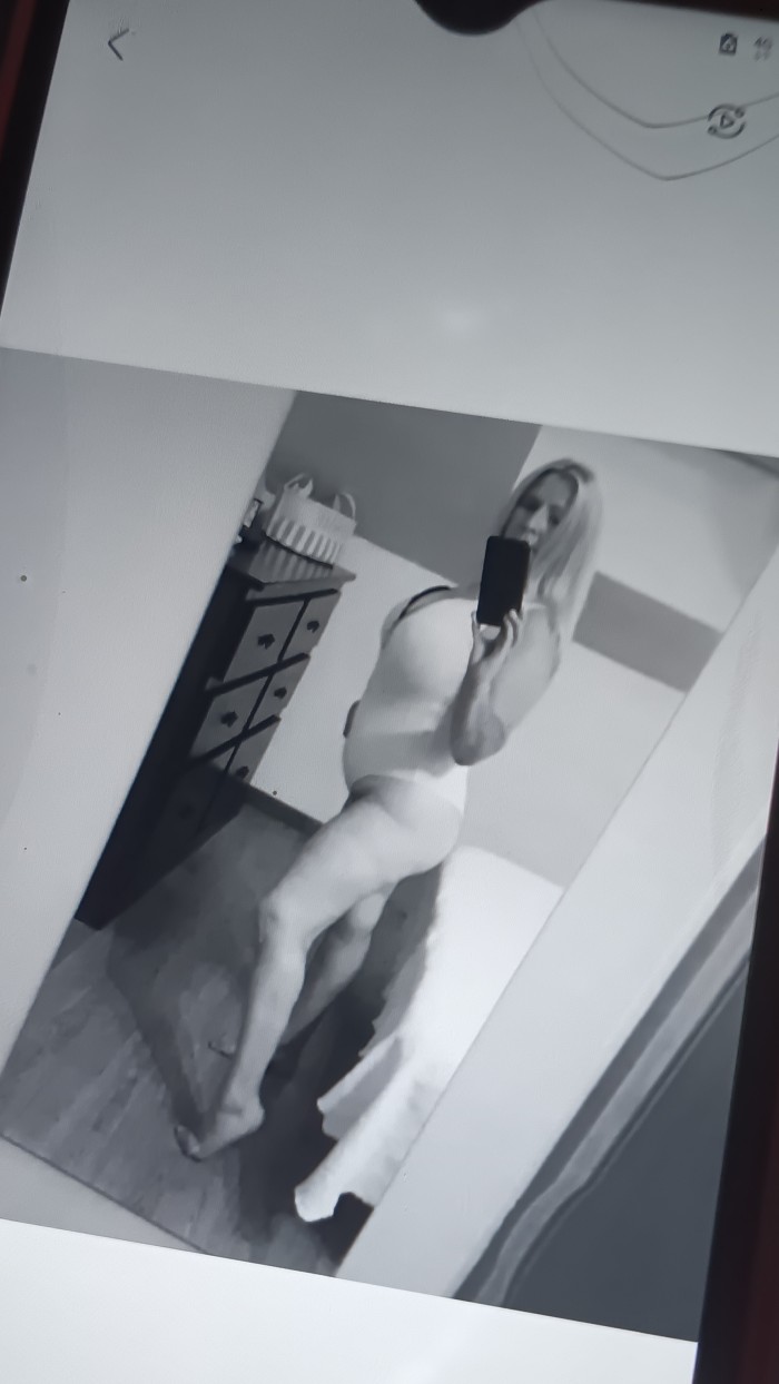 Hola soy lola una mujer independiente y cariñosa