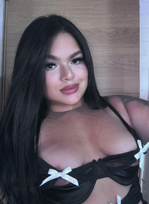 Latina PUTONA todo una diosa en la cama ven compruébalo