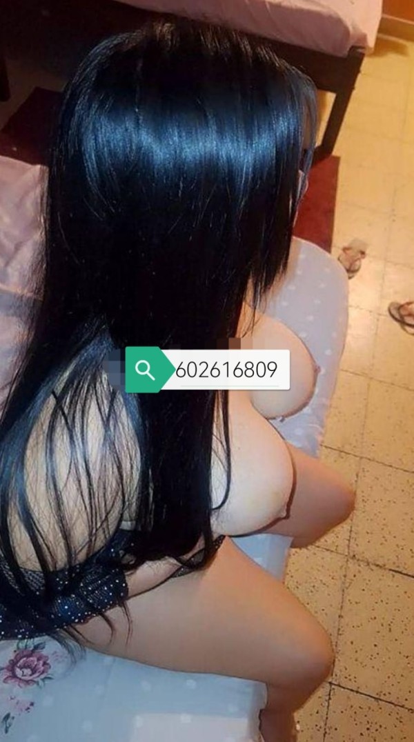 LATINA CARIÑOSA, TETAS NATURALES