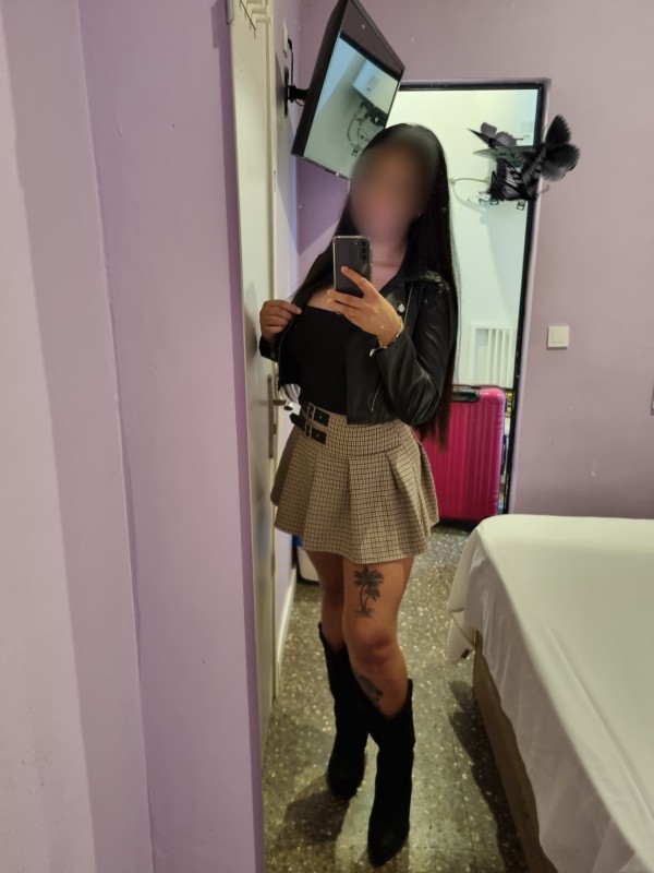 Jovencita fiesteras cariñosa