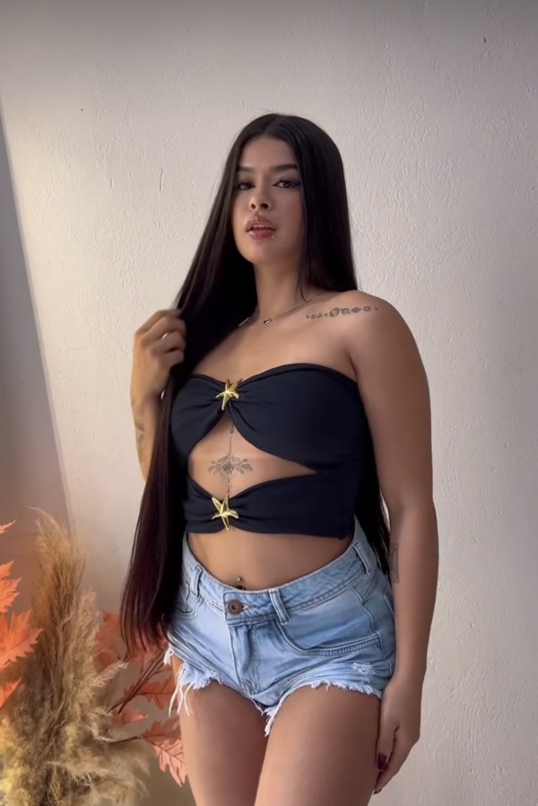 Cuerpo natural jovencita curvas rico coño apretadito sueve para lamer