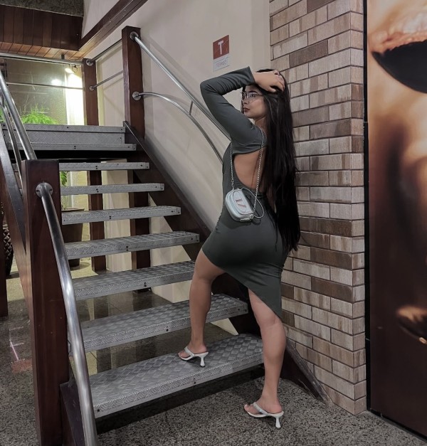 Cuerpo natural jovencita curvas rico coño apretadito sueve para lamer