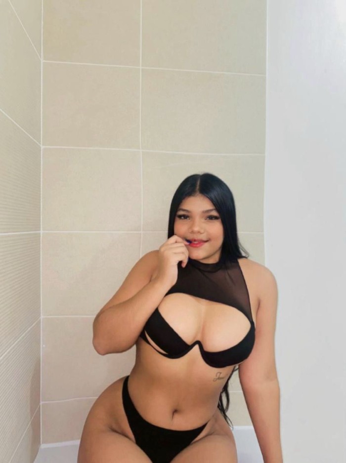 JOVENCITA, COMPLACIENTE MUY CALIENTE