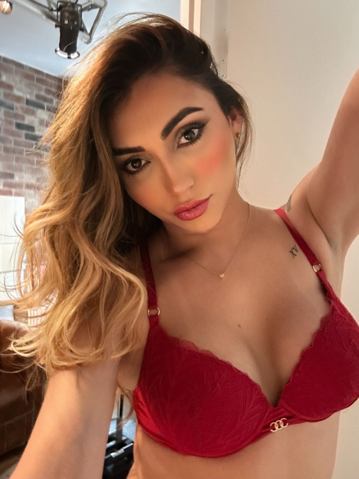 Soy nanda bella, una mujer trans sexy con cuerpo e