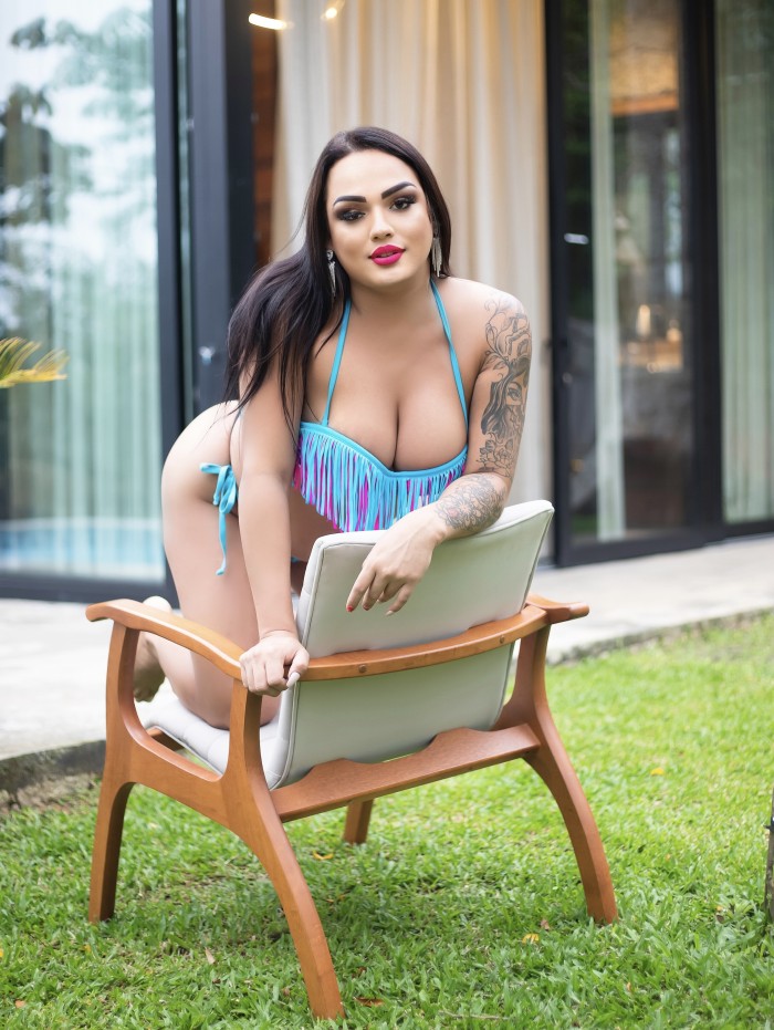 Emily, trans n activa pasiva, totalmente discreta