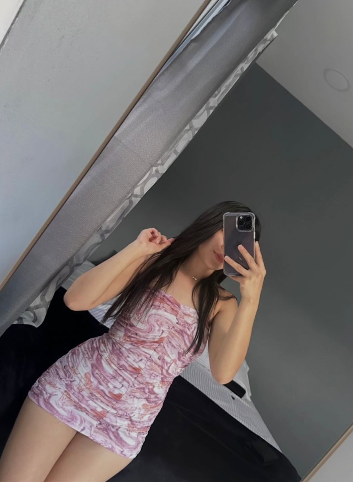 Joven bonita, deseando conocerte.