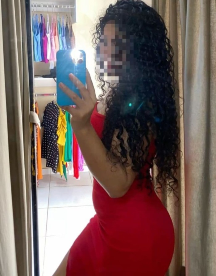IMPLICADA LUJURIOSA ARDIENTE DESEOSA DE PLACER
