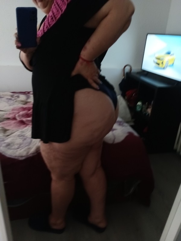 GANDIA NOVEDAD, ARGENTINA, MADURITA GORDITA CON CURVAS